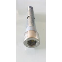 8 chevilles métal + vis inox M10x70mm