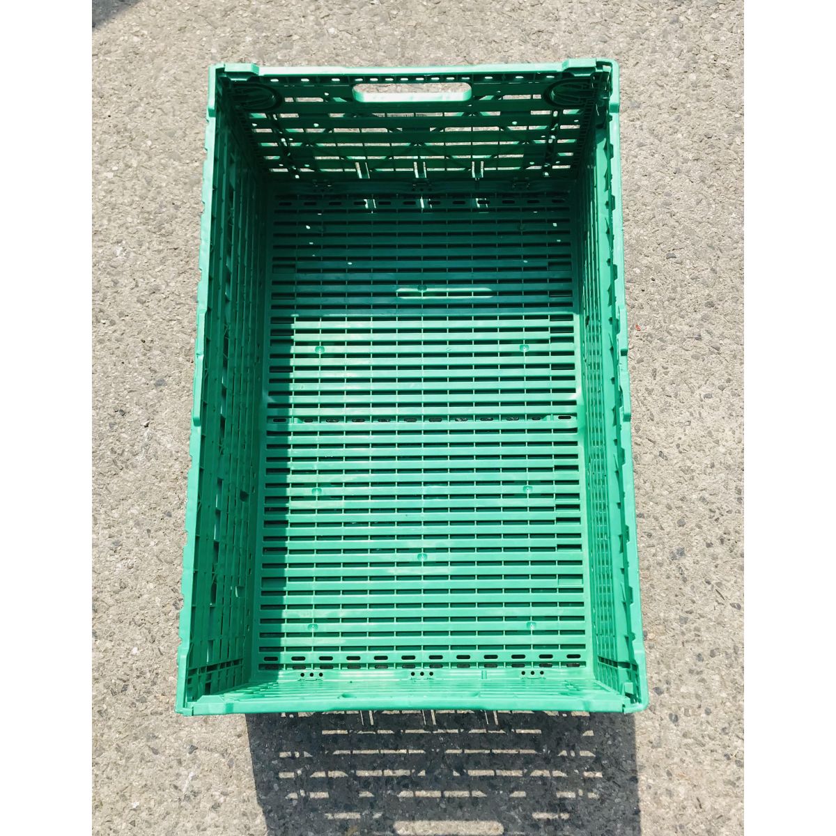 Caisse plastique refermable