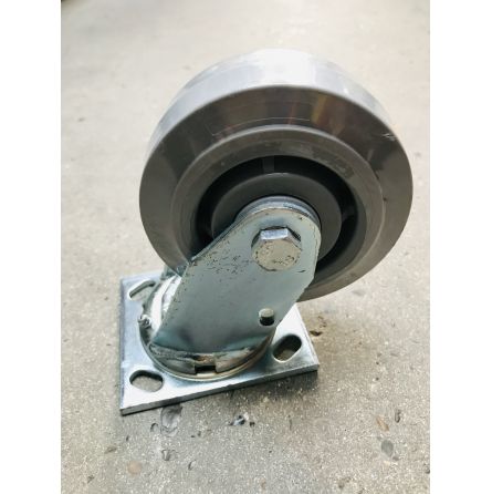 ROULETTE PIVOTANTE Diam 120 - Larg roue 50mm - sur platine métal 11.5x10cmx Ep7mm 