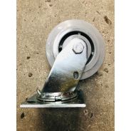 ROULETTE PIVOTANTE Diam 120 - Larg roue 50mm - sur platine métal 11.5x10cmx Ep7mm 