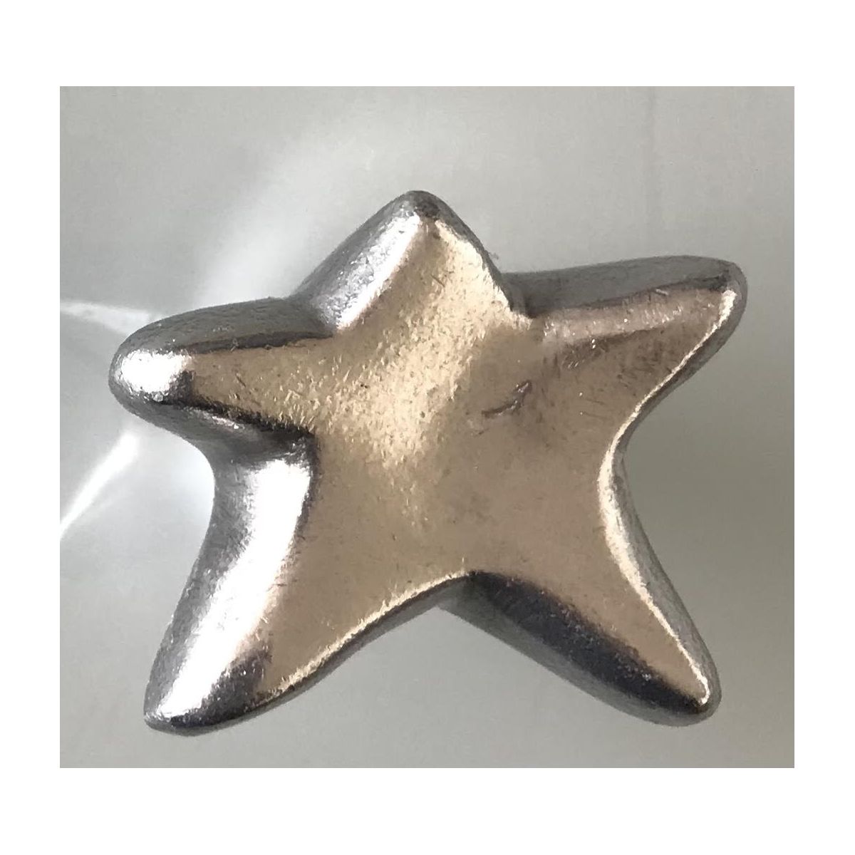 Bouton modèle étoile argentée